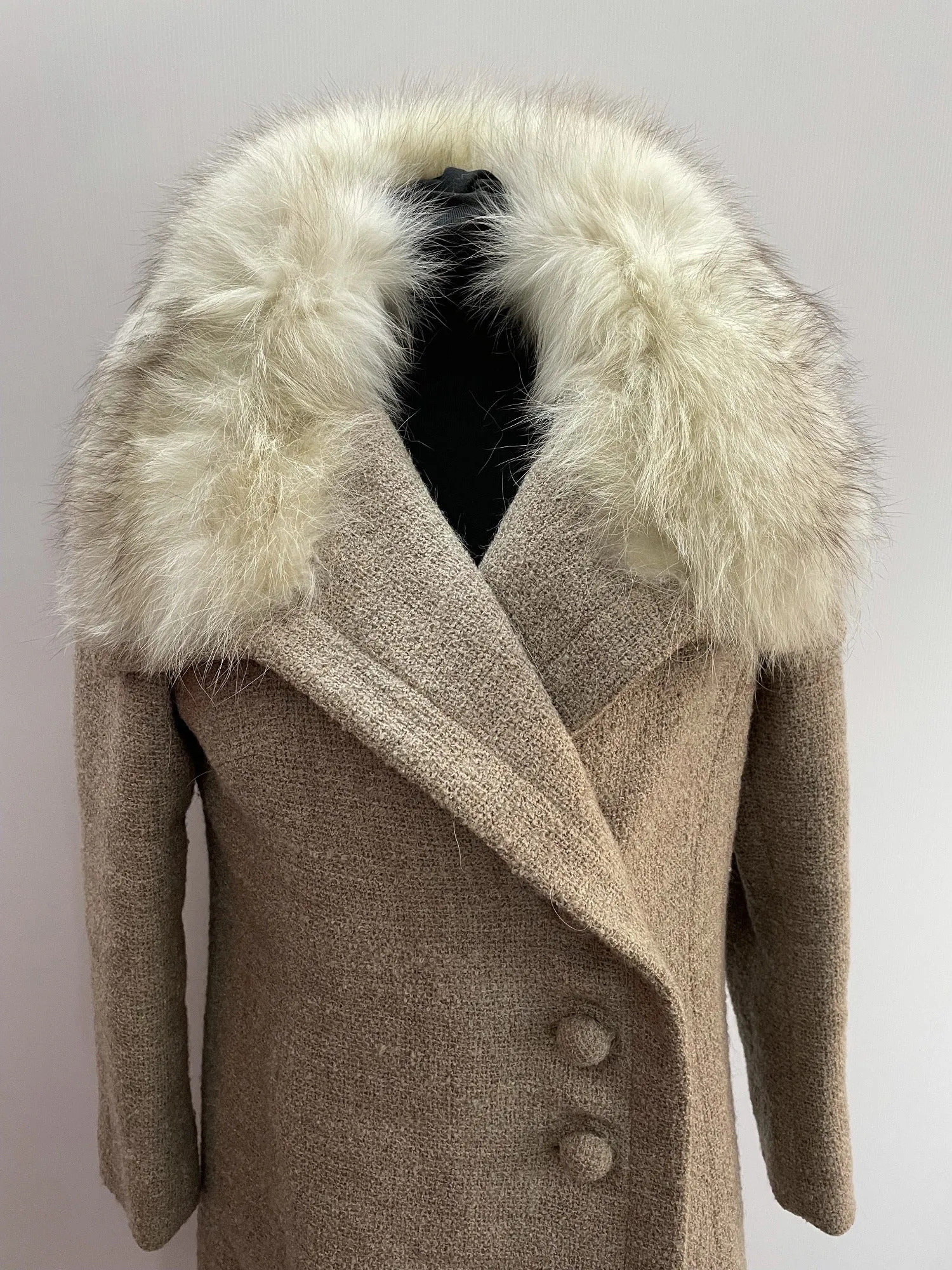 1960s Real Fox Fur Collar Beige Double Breasted Boucle Wool Coat By Jaeger - Size 10