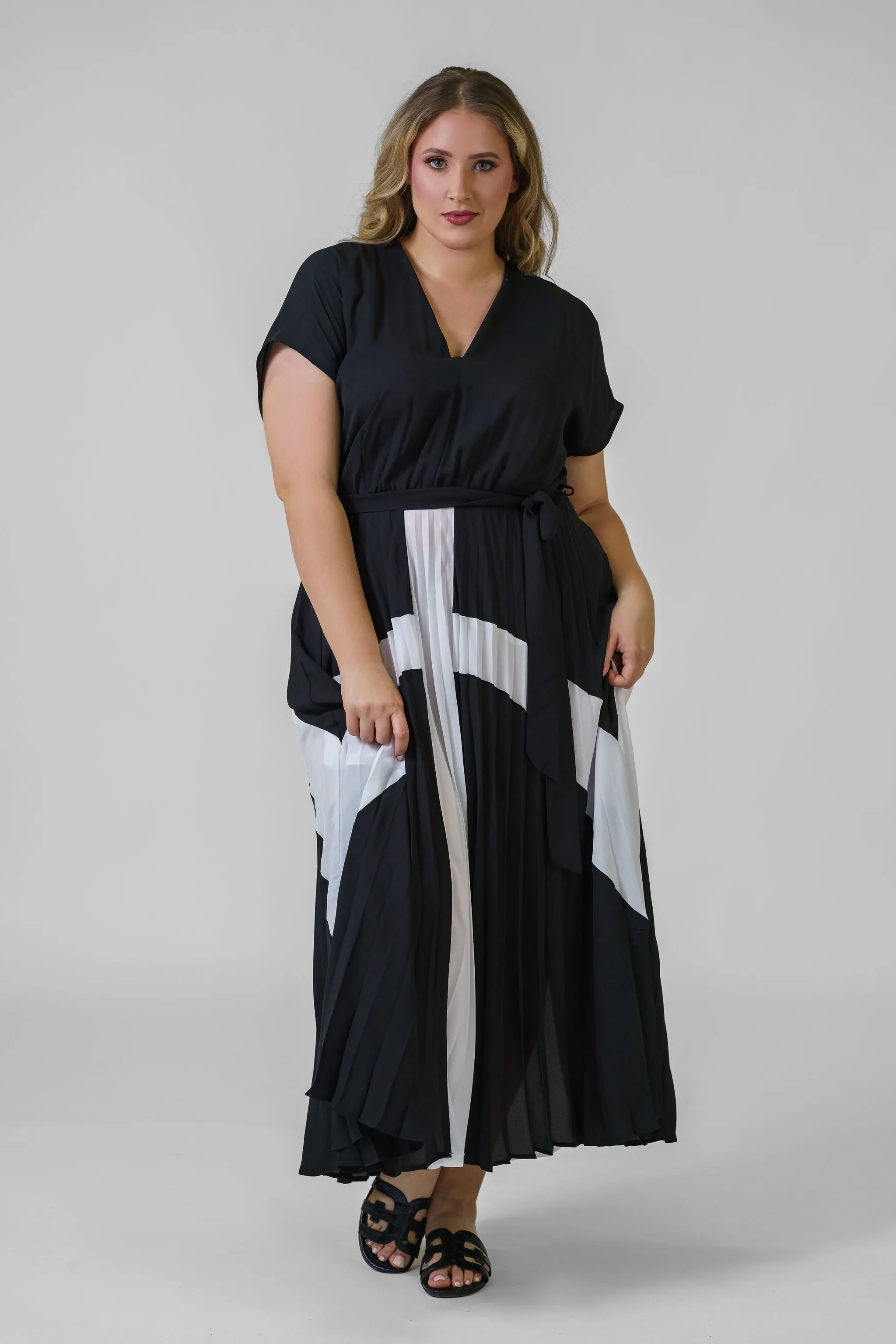 BLACK AND WHITE PRINTED BELTED DRESS