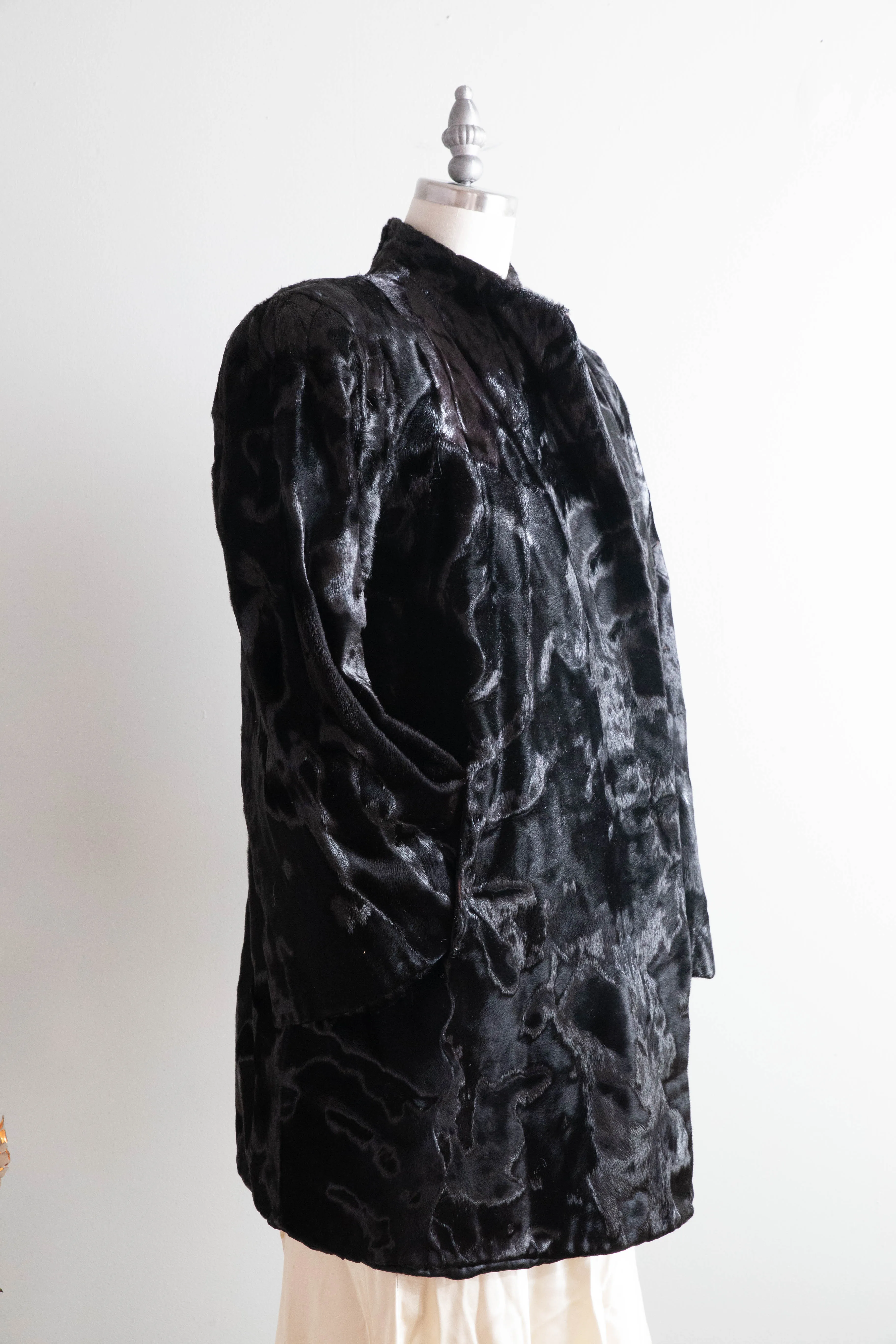 Dramatic 1940's Glossy Obsidian Black Fur Swing Coat With Pockets / SM