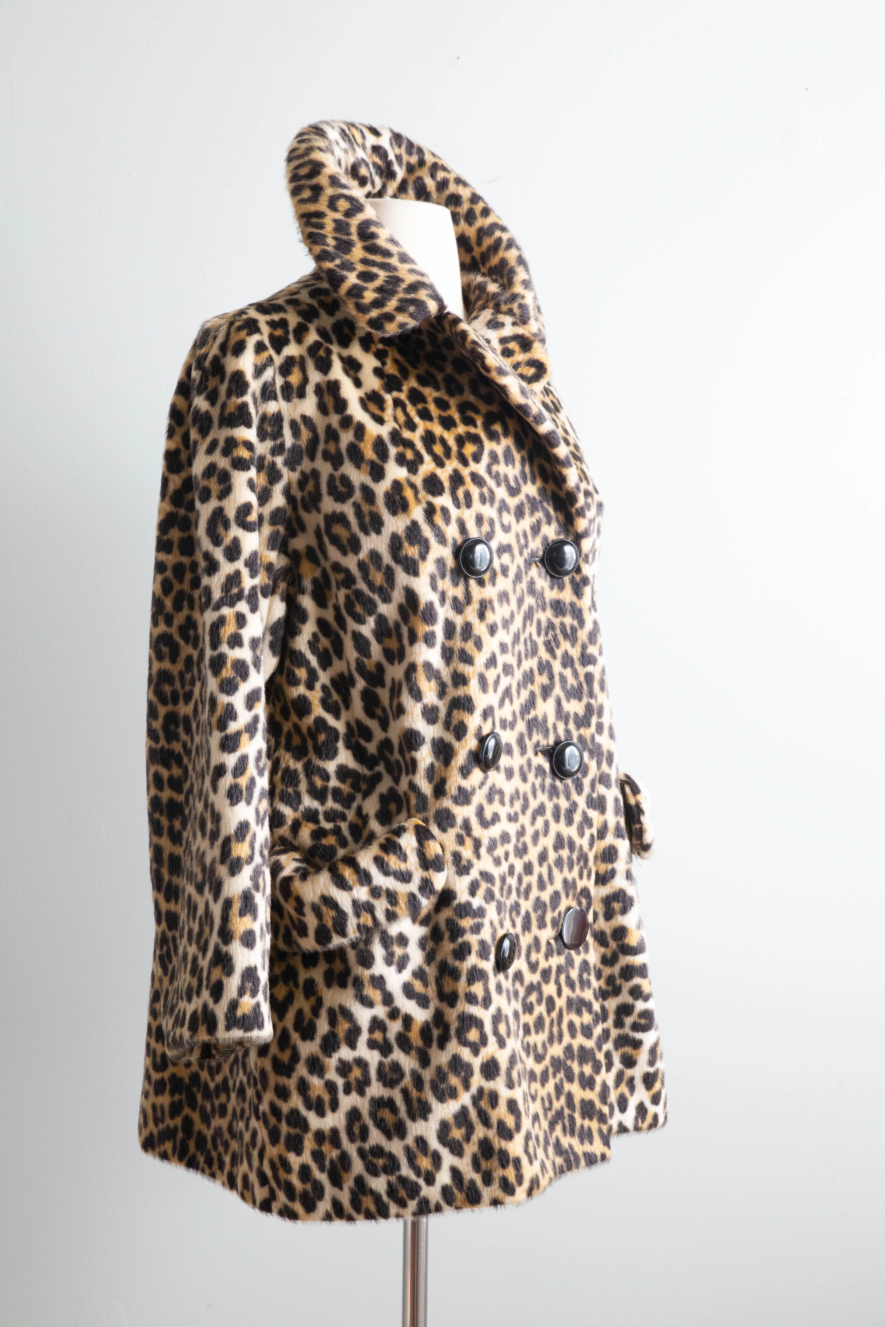 Glamorous 1960's Leopard Print Faux Fur Coat By Sportowne / Medium