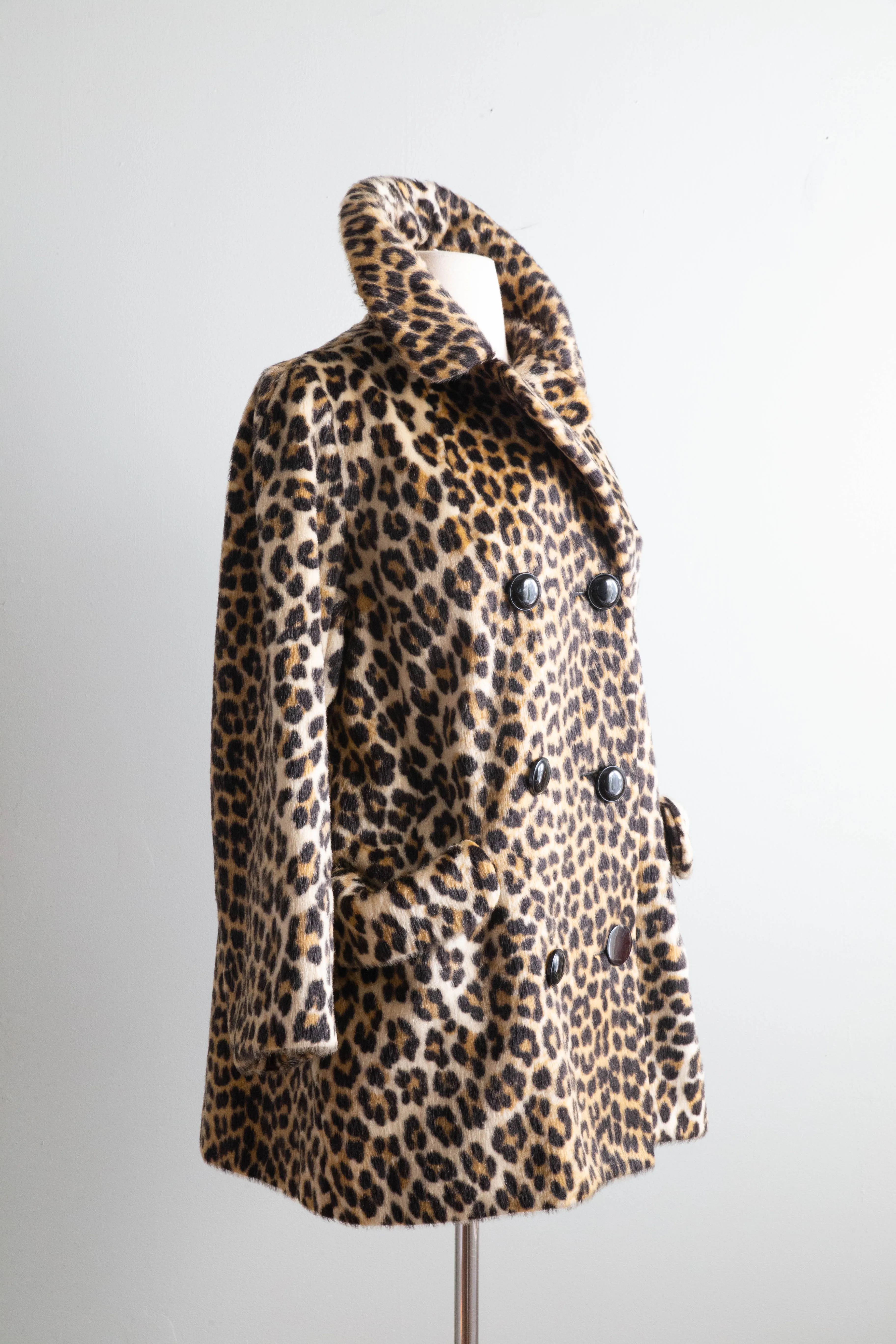 Glamorous 1960's Leopard Print Faux Fur Coat By Sportowne / Medium