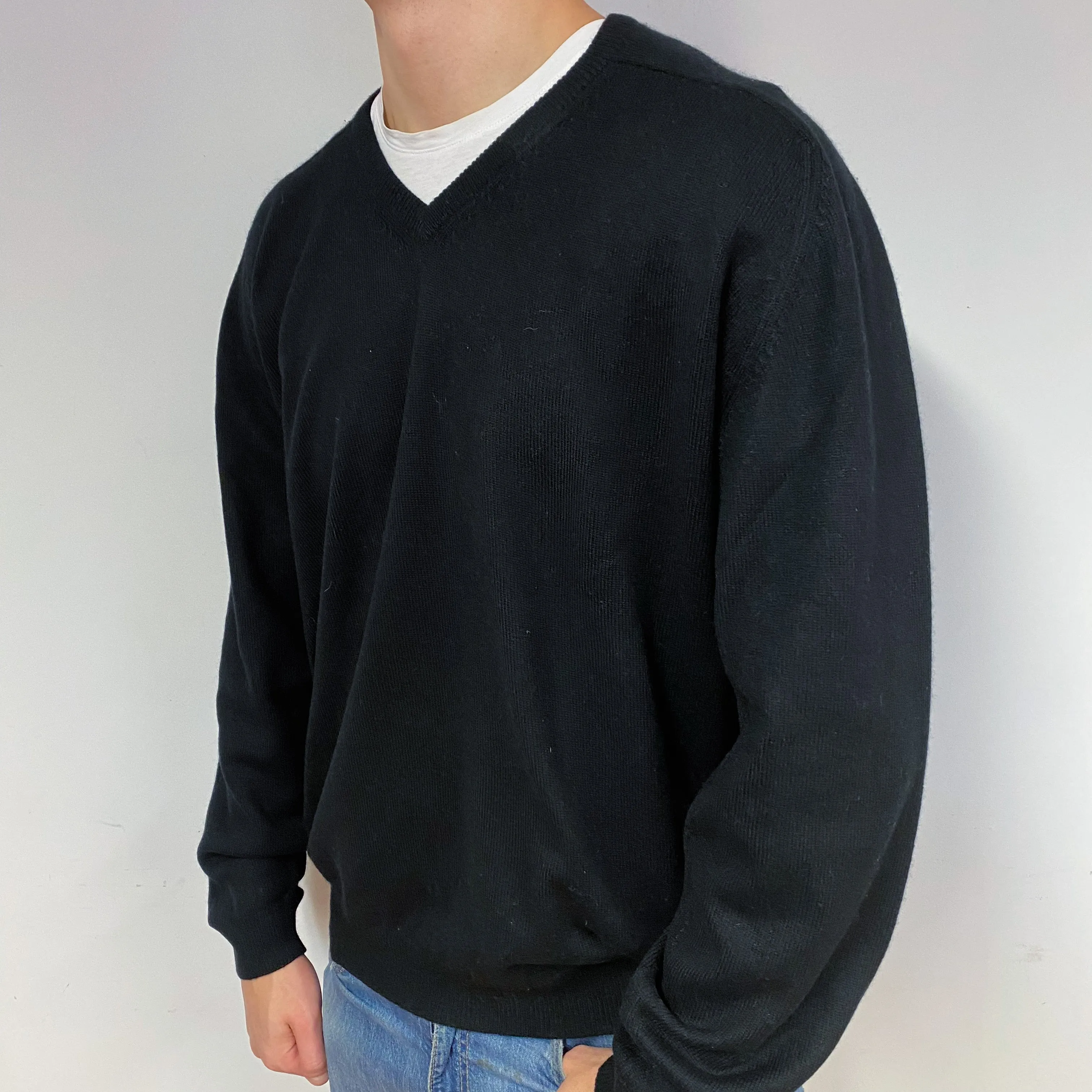 Men's Scottish Black Cashmere V-Neck Jumper Extra Extra Large