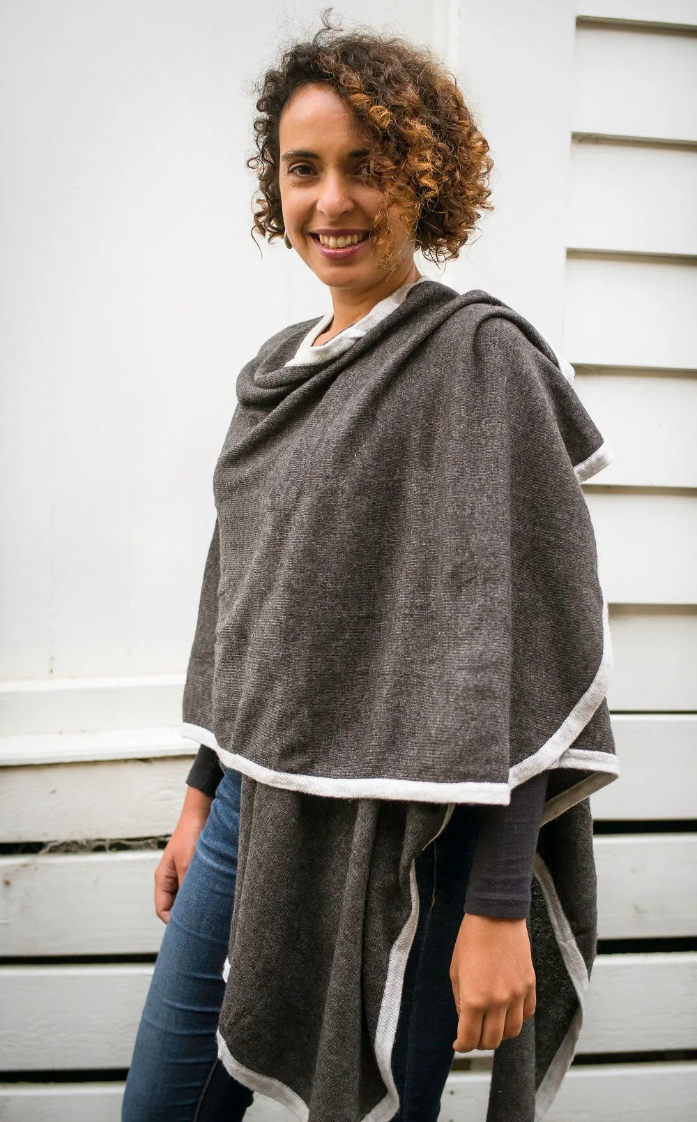 Zoé Cape W